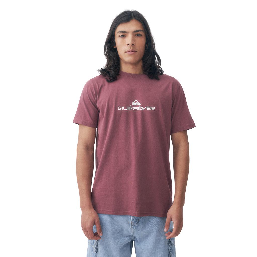 26140601-27 Quiksilver Prendas Remeras Masculino Moda Comp Logo Rose Brown